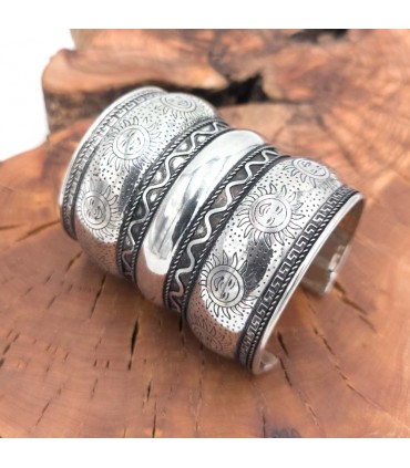 Brazalete de Metal Artesanía India Estilo Mandala Sol Tibetano