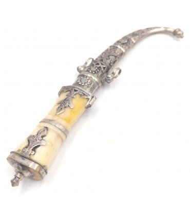 Adaga ou punhal Estilo árabe Artesanato marroquino Osso ornamental e Alpaca em relevo Modelo Aladhmu