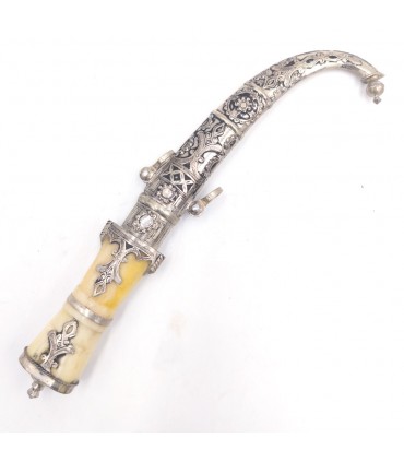 Adaga ou punhal Estilo árabe Artesanato marroquino Osso ornamental e Alpaca em relevo Modelo Aladhmu