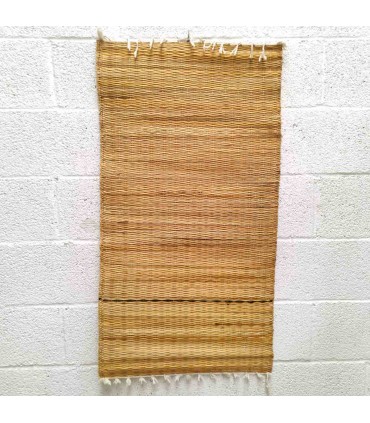 Tapetes marroquinos de material vegetal: elegância artesanal para sua casa e oração