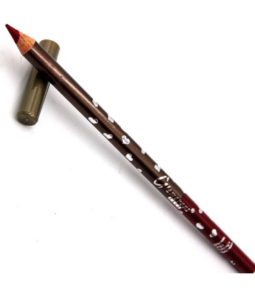 Lápis labial e delineador macio glamouroso: certificado Halal e à prova de beijo