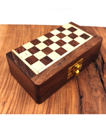 Mini Ajedrez Plegable con Funda Interior – Compacto y Portátil (13,5 cm x 13 cm)