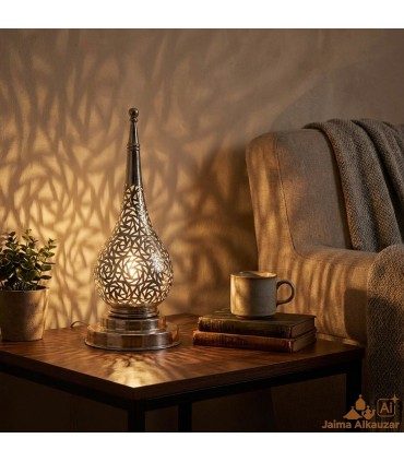 Candeeiro de mesa em latão niquelado esculpido e a céu aberto Artesanato marroquino - decoração andaluza modelo KAMUZRA Dhahbi