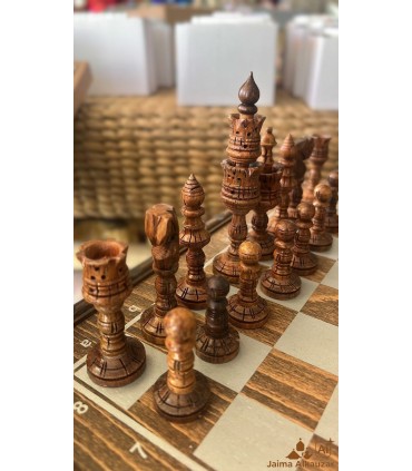 Ajedrez Deluxe de Madera Tallada con Tablero y Caja de Almacenaje (37x37 cm)