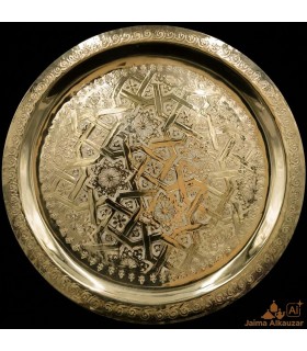 Handgeschnitztes marokkanisches Tablett aus goldenem Alpaka: Charme und Authentizität des marokkanischen Modells Sinia Dhabi