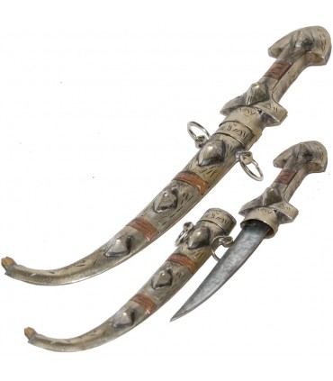 La main poignard arabe en alpaga et cuivre - 27 cm