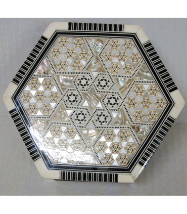 Box inlaid with Nacar Hexagonal Velvet lining