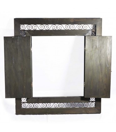 Madeira de janela com portas de ferro forjado - vários modelos e tamanhos