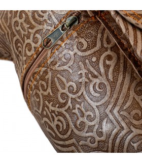 Mochila de couro com relevo - gravura árabe - 2 cores - 6 compartimentos