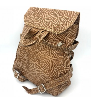 Mochila pequena de couro com relevo - modelo camelo - 6 bolsos