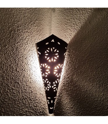 Lampada da parete in ferro traforato - Mandala Design - Modello DAAIRA